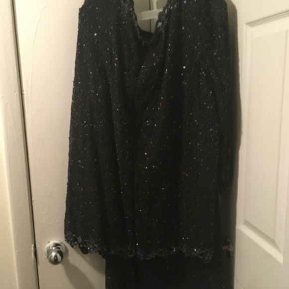 Suit - Picture 2 of 7